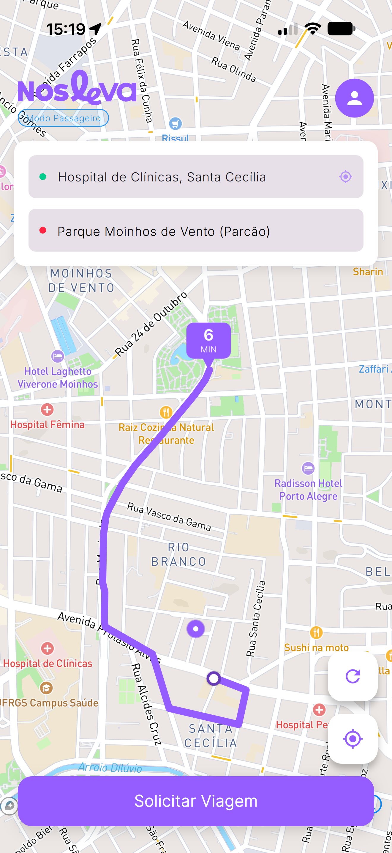 Tela do app NosLeva com a rota no mapa, o tempo até o destino e o botão Solicitar Viagem